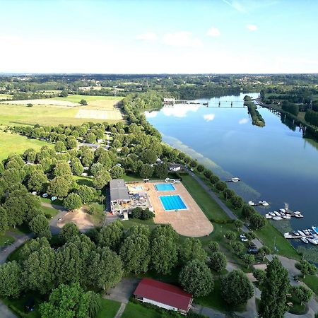 Camping De Thoissey *** Kültér fotó