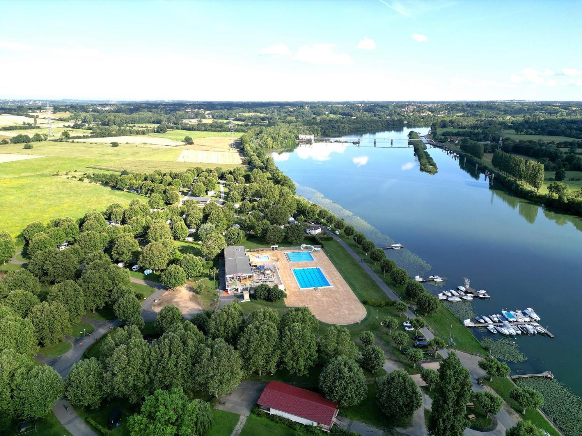 Camping De Thoissey *** Kültér fotó