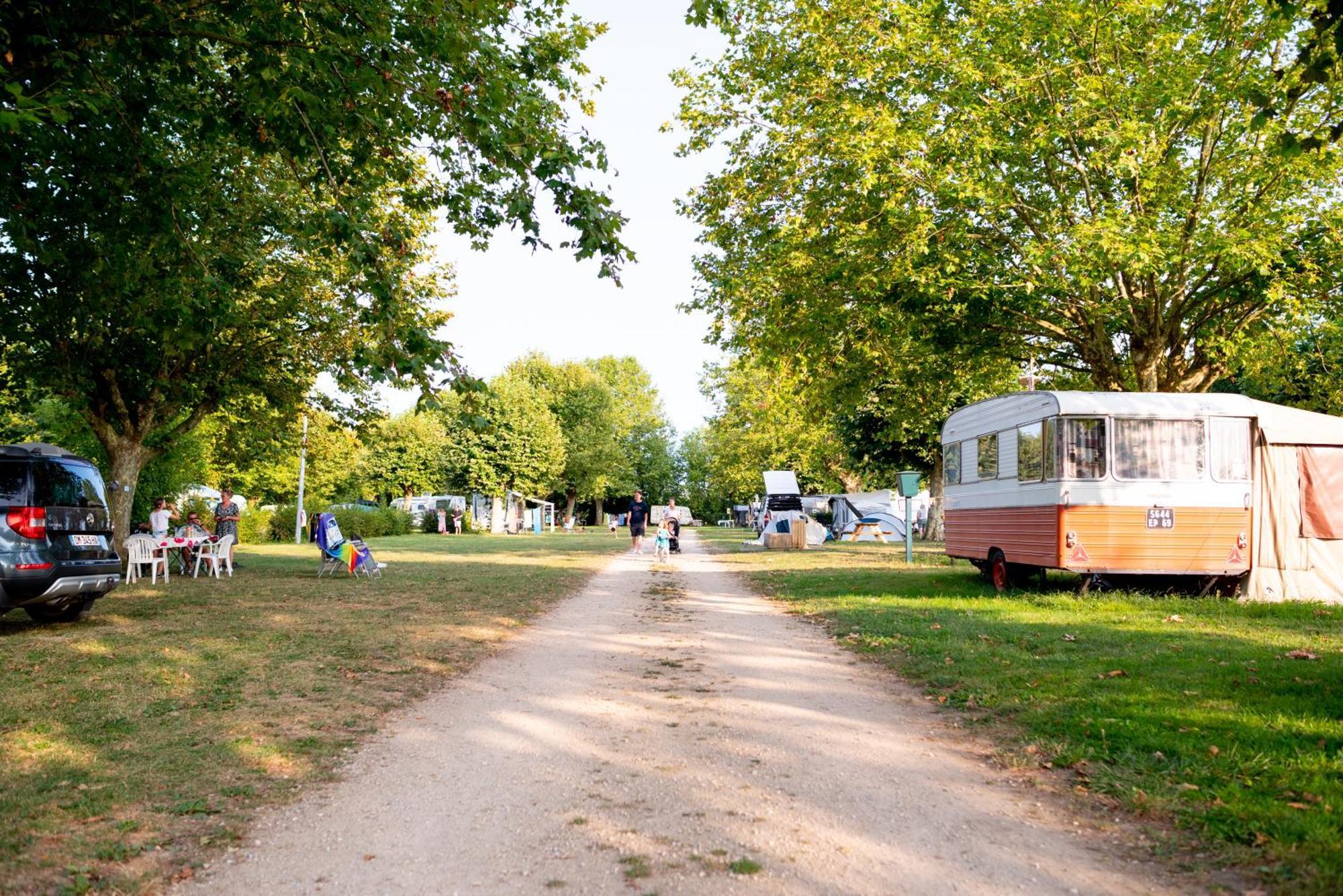 Camping De Thoissey *** Kültér fotó